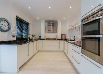 4 Bedrooms Semi-detached house for sale in Charlton Park Lane, London SE7