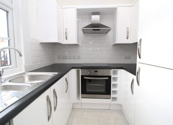 Thumbnail 1 bed flat to rent in High Street, Brentwood