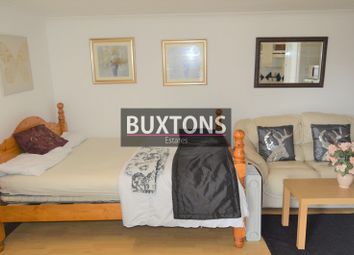 1 Bedrooms Studio to rent in Ivy Crescent, Slough, Berkshire. SL1