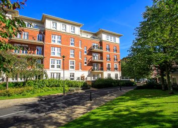 Thumbnail Shared accommodation to rent in Clevedon Road, East Twickenham