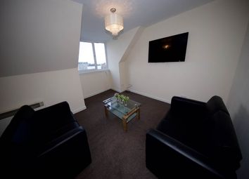 2 Bedrooms Flat to rent in Hilltown, Dundee DD3