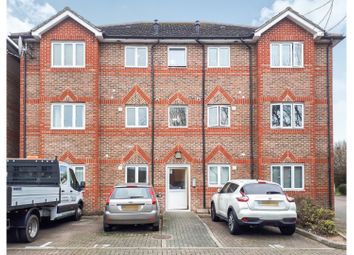2 Bedrooms Flat for sale in Clayburn Circle, Basildon SS14
