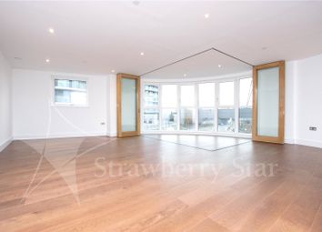3 Bedrooms Flat to rent in Gateway Tower, 28 Westen Gateway, Royal Victoria E16