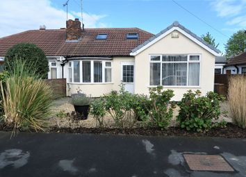 3 Bedrooms Semi-detached bungalow for sale in Southleigh Avenue, Beeston, Leeds LS11