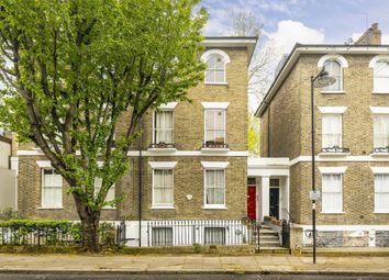 Thumbnail Flat for sale in Richmond Crescent, London
