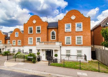 3 Bedrooms Flat for sale in Regency Apartments, Manor Road, Chigwell IG7