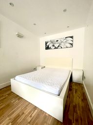 Thumbnail Room to rent in Telegraph Place, London