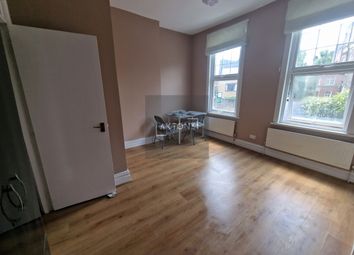 Thumbnail Flat to rent in Northwold Road, Stoke Newington, London