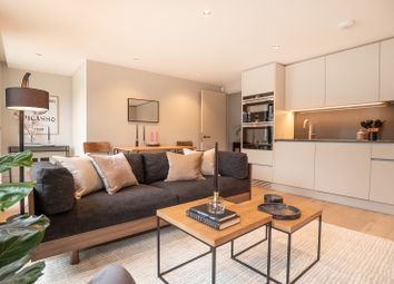 Thumbnail Flat to rent in King's Mews, London