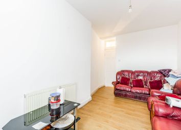 2 Bedrooms Flat for sale in St Georges Avenue, Forest Gate E7