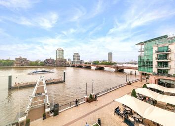 2 Bedrooms Flat to rent in Flagstaff House, St George Wharf, Vauxhall SW8