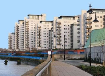 2 Bedrooms Flat to rent in Erebus Drive, London SE28