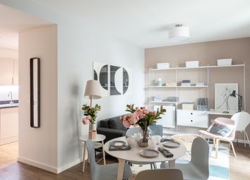 Picture 3 Thumbnail Flat for sale in City Road, London