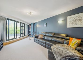 Thumbnail Flat to rent in Tower Bridge Wharf, St. Katharines Way, Wapping, London E1W.