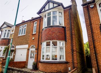 3 Bedrooms Semi-detached house for sale in Cleave Road, Gillingham, Kent ME7