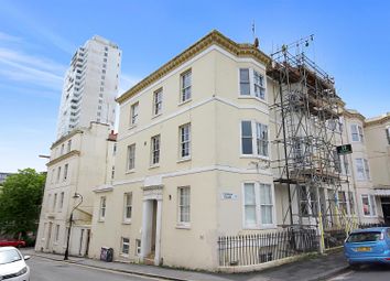 Thumbnail 1 bed flat to rent in Clarence Square, Brighton