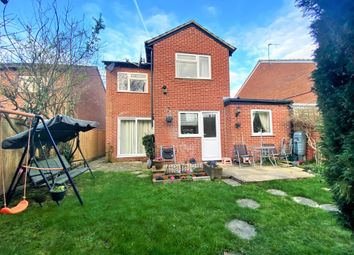Thumbnail 3 bed property to rent in Buckingham Close, Didcot