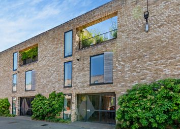 Thumbnail Terraced house to rent in Henslow Mews, Cambridge, Cambridgeshire