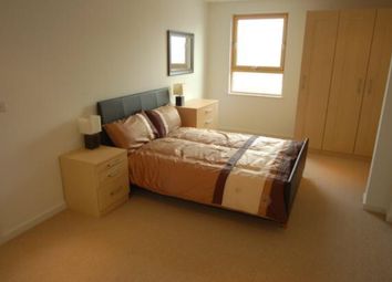2 Bedrooms Flat for sale in Gateway North, Crown Point Road, Leeds LS9
