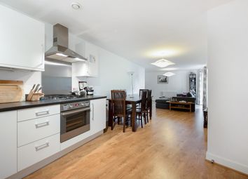 3 Bedrooms Flat for sale in St. Georges Grove, London SW17