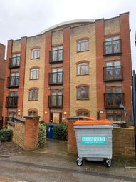 Thumbnail 2 bed flat to rent in Approach Road, Barnet