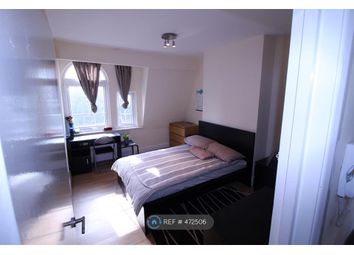 2 Bedrooms Flat to rent in Uxbridge Road, London W12
