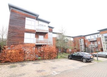 Thumbnail Flat to rent in Lindsay Avenue, High Wycombe, Buckinghamshire