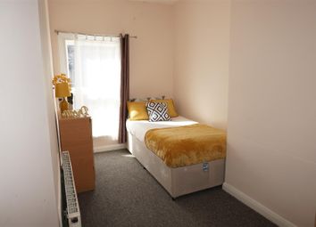 Thumbnail Shared accommodation to rent in Beverley Road, Hull