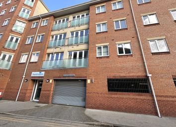 Thumbnail 2 bedroom flat for sale in Wincolmlee, Hull