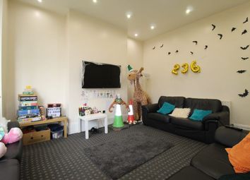 A Cozy And Modern Living Room Featuring A Comforta...