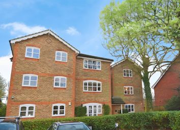 Thumbnail 2 bed flat to rent in Foxlands Close, Watford