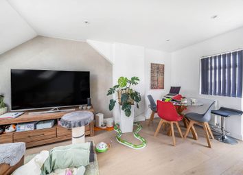Thumbnail Flat to rent in Hale Grove Gardens NW7, Mill Hill, London,