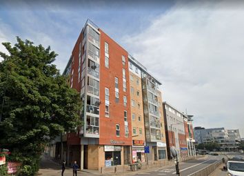 Thumbnail 2 bed flat to rent in High Street, Slough