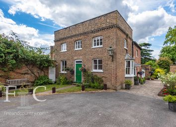 Thumbnail 2 bed mews house for sale in Wormleybury, Broxbourne, Hertfordshire