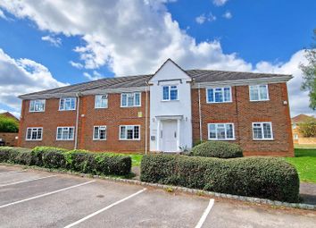 Thumbnail Flat for sale in Kingfisher Way, Bicester