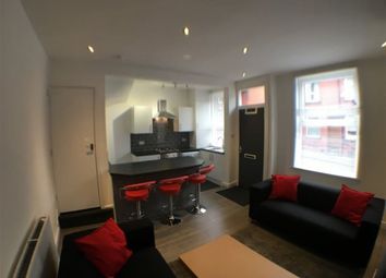 3 Bedrooms Bungalow to rent in Harold Grove, Hyde Park, Leeds LS6