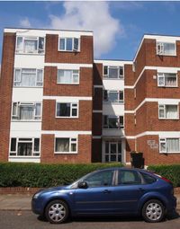 Thumbnail 1 bed flat to rent in Palmerston Road, London