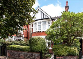4 Bedrooms Semi-detached house for sale in Lakeside Road, Palmers Green, London N13
