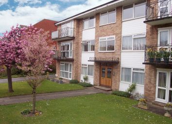 2 Bedrooms Flat to rent in Albany Crescent, Claygate, Esher KT10