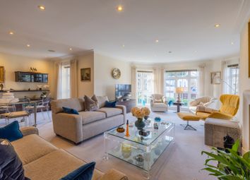 Thumbnail Flat for sale in Mountview Close, London