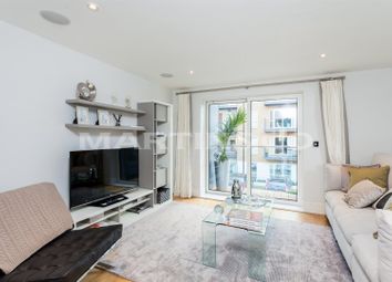 Thumbnail Town house to rent in Bromyard Avenue, London