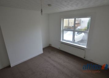 2 Bedrooms Flat to rent in Sunnybraes Terrace, Steelend, Dunfermline KY12