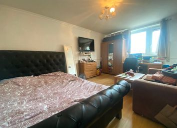 Thumbnail Room to rent in Pear Tree Street, London
