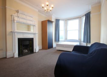 2 Bedrooms Flat to rent in Ballards Lane, London N12