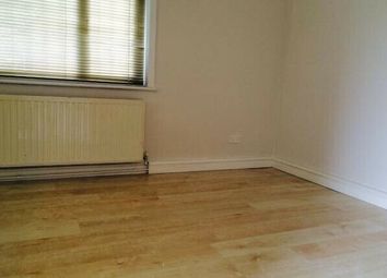 2 Bedrooms Bungalow to rent in Emma Road, Plaistow E13