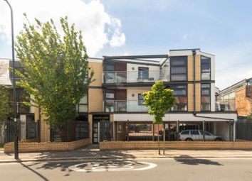 Thumbnail Flat to rent in 50 Fletcher Road, Chiswick, London