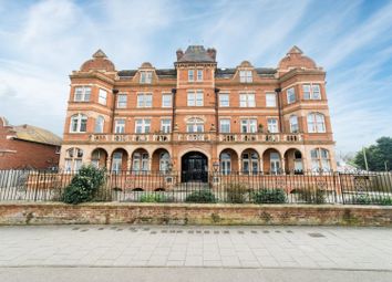 2 Bedrooms Flat for sale in St Mary's Court, Station Road, Herne Bay CT6
