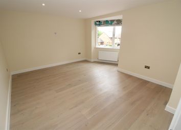 Thumbnail 1 bed flat to rent in Malden Close, Cambridge