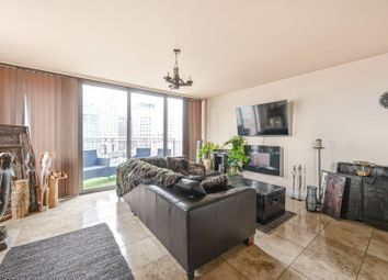 Thumbnail Flat to rent in Horizon Building, Canary Wharf, London