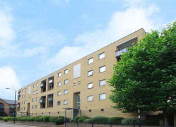 2 Bedrooms Flat to rent in Tasman Court, Isle Of Dogs, London E14